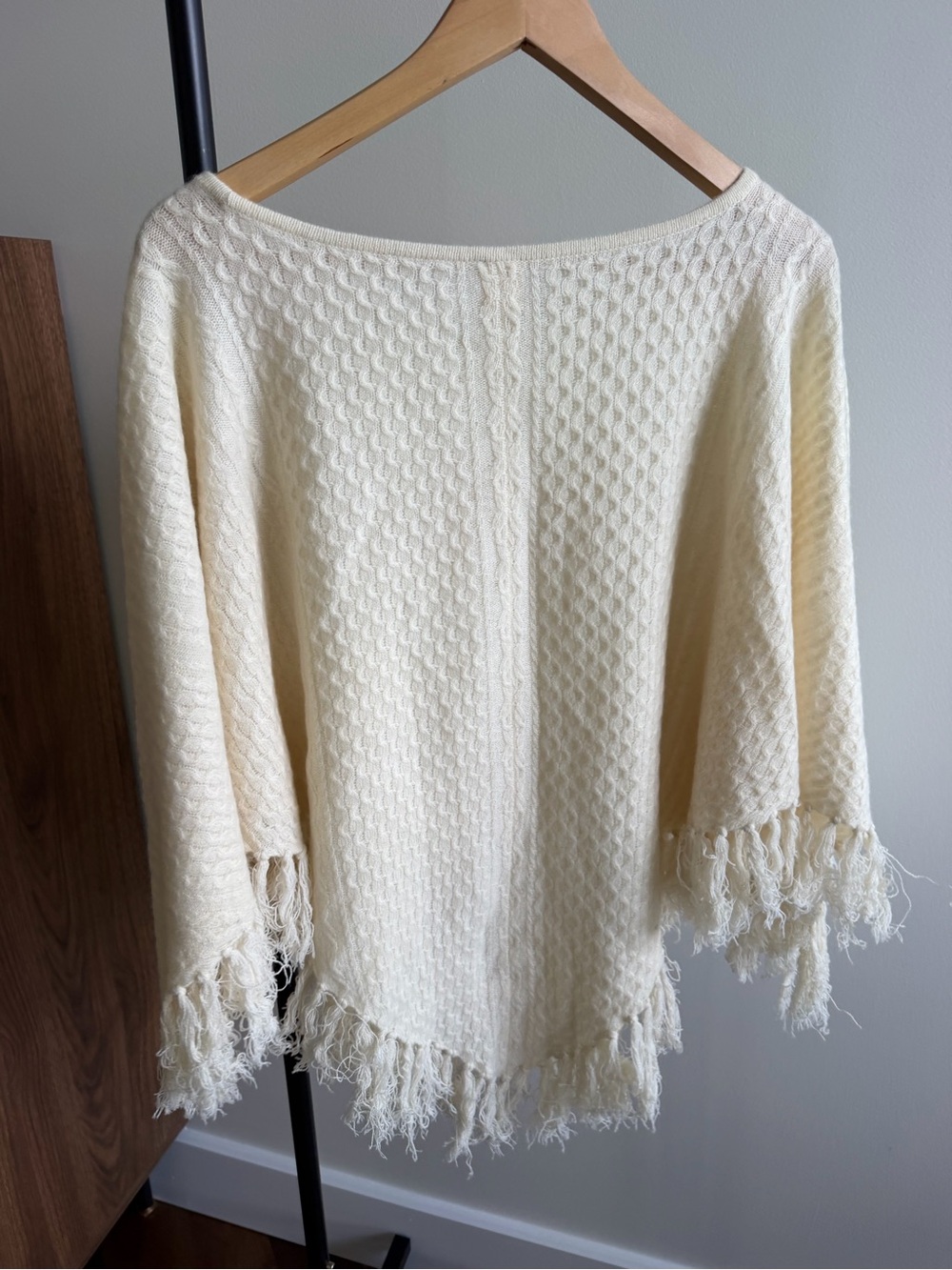 Qi Cashmere Vintage Cream Textured Knit Fringe Poncho Sweater One Size - Picture 11 of 12